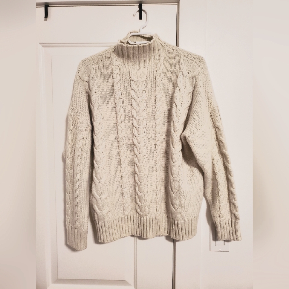 🌟 3 for $25- White knit turtleneck sweater